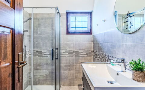 Lidia: Baño, Arreglo De Tubería, Piso, Diseño De Interiores, Suelo, Grifo, Lavabo, Plomería, Loseta, Lavabo Del Baño