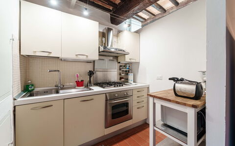 Le Loggine del Pignatello Apartment, Siena City: Aparato De Cocina, Cocina, Mostrador, Electrodoméstico, Gabinetes, Estufa De Cocina, Electrodoméstico, Estufa, Fregadero, Diseño De Interiores