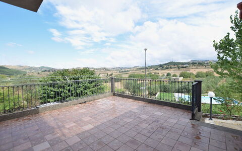 Villa Margi: Colina, Cerca, Cordillera, Balcón, Cresta, Pretil, Inicio De Esgrima, Balaustre