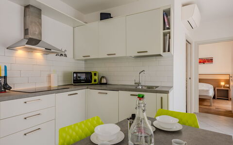 Antica Corte: Diseño De Interiores, Mostrador, Cocina, Piso, Techo, Electrodoméstico, Mueble, Suelo, Aparato De Cocina, Lavabo