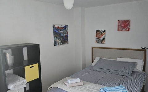 The Heritage Home: Mueble, Cama, Habitación, Lecho, Pared, Diseño De Interiores, Sábana, Suelo, Habitación, Linos
