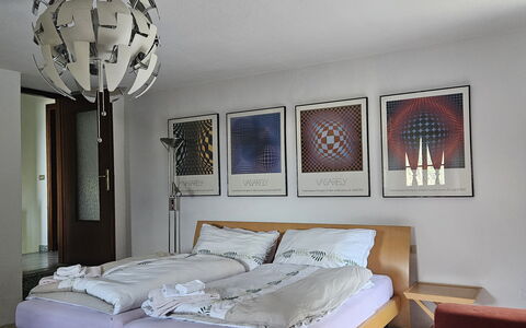 The Heritage Home: Mueble, Diseño De Interiores, Pared, Piso, Suelo, Madera, Habitación, Techo, Cama, Lámpara