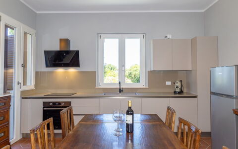 Rose Adriano Home: Mueble, Diseño De Interiores, Cocina, Piso, Gabinetes, Mostrador, Aparato De Cocina, Madera, Techo, Suelo