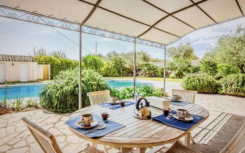 Villa Fontanazza: Mueble, Mueble Para Exteriores, Silla, Sombra, Jardín, Mesa Al Aire Libre, Eco Hotel, Recurso, Patio, Paisajismo