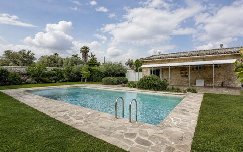 Villa Fontanazza: Piscina, Inmuebles, Material Compuesto, Patio Interior, Jardín, Recurso, Casa De Campo, Paisajismo, Hacienda, Sombra