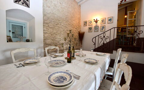Villa Fontanazza: Mueble, Diseño De Interiores, Pared, Mesa, Silla, Comedor, Cocina Y Comedor Mesa, Manteles, Techo, Piso