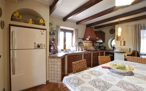 Villa Ina: Mueble, Diseño De Interiores, Pared, Piso, Madera, Techo, Cocina, Habitación, Silla, Cocina Y Comedor Mesa