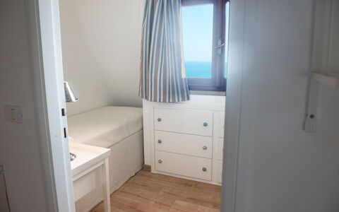 Villa Sole - Exclusive Villa al Conero con Piscina: Madera, Mueble, Diseño De Interiores, Suelo, Piso, Habitación, Techo, Habitación, Cama, Departamento