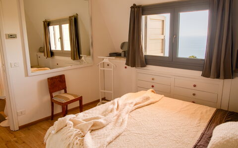 Villa Sole - Exclusive Villa al Conero con Piscina: Mueble, Cama, Habitación, Diseño De Interiores, Madera, Sábana, Lecho, Suelo, Habitación, Piso