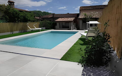 La Corte di Marga - Casa Gustet: Piscina, Material Compuesto, Hormigón, Inmuebles, Patio Interior, Yarda, Sombra, Paisajismo, Patio, Villa