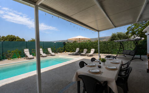 Villa Cosentini: Mueble Para Exteriores, Piscina, Sombra, Silla, Maceta, Planta De Casa, Eco Hotel, Patio, Paisajismo, Recurso