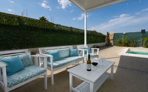 Villa Cosentini: Mueble, Mueble Para Exteriores, Silla, Mesa, Diseño De Interiores, Suelo, Piso, Mesa Al Aire Libre, Piscina, Mesa De Café