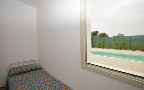 Villa Cosentini: Suelo, Habitación, Yeso, La Luz Del Día, Cama, Lecho, Marco De La Cama
