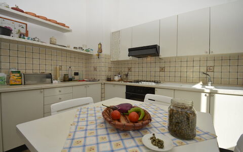 Villa del Monte: Piso, Diseño De Interiores, Mueble, Cocina, Mostrador, Techo, Suelo, Aparato De Cocina, Habitación, Encendiendo