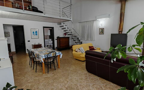 Villa del Monte: Mueble, Piso, Diseño De Interiores, Suelo, Habitación, Techo, Casa, Departamento, Sala, Silla