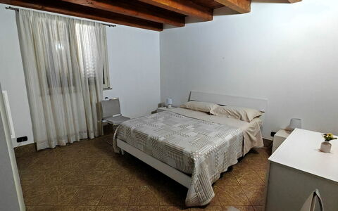 Villa del Monte: Cama, Habitación, Suelo, Sábana, Lecho, Diseño De Interiores, Piso, Habitación, Mueble, Techo