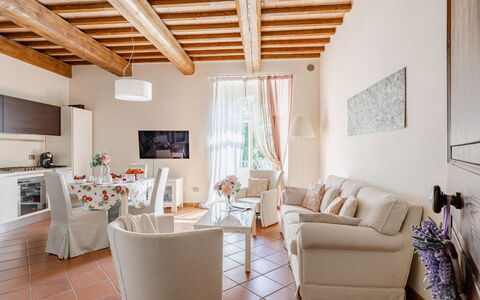 Serafini Holiday Home: Mueble, Diseño De Interiores, Piso, Mesa, Silla, Casa, Suelo, Habitación, Sala, Sofá