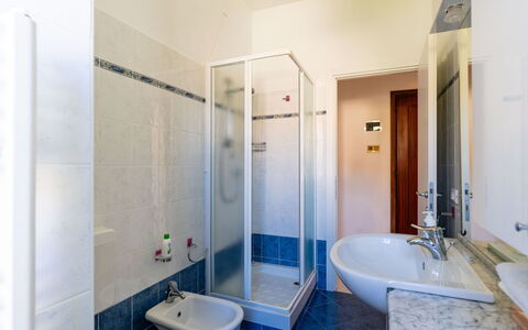 Geranio: Piso, Diseño De Interiores, Suelo, Techo, Arreglo De Tubería, Habitación, Baño, Grifo, Lavabo, Departamento