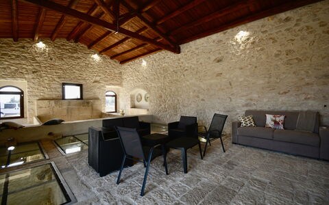 Villa Palmento: Pared, Piso, Arquitectura, Techo, Mueble, Suelo, Diseño De Interiores, Pared De Piedra, Silla