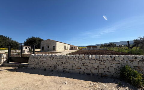 Villa Palmento: Cielo, Área Rural, Pared De Piedra, Entrada De Coches, Caravasar