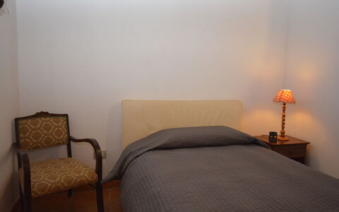 Ranch Salomonello: Cama, Mueble, Lecho, Habitación, Sábana, Pared, Suelo, Linos, Diseño De Interiores, Madera