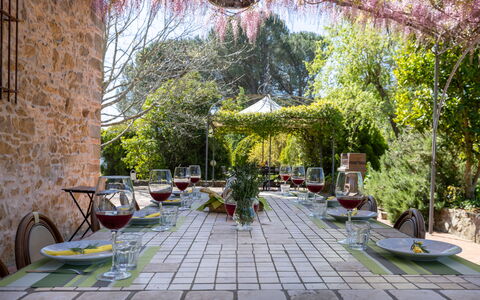 Il Leccio, Vinci, Private Pool and Tennis: Mueble, Mesa, Silla, Restaurante, Mueble Para Exteriores, Mesa Al Aire Libre, Cocina Y Comedor Mesa, Jardín, Sombra, Manteles