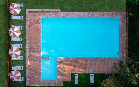 Maison Badia a Passignano: Piscina, Recurso, Material Compuesto, Ocio, Eco Hotel, Thermae, Hotel, Mueble Para Exteriores, Sombra, Fuente De Agua
