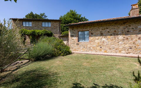 Casa Stella Serena, Podere le Scopaie, Pool: Hierba, Arbusto, El Terreno Del Lote, Cabaña, Área Rural, Jardín, Cobertura Del Suelo, Casa De Campo, Pared De Piedra