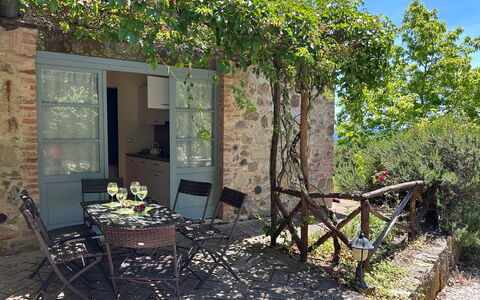 Casa Stella Serena, Podere le Scopaie, Pool: Mueble, Mueble Para Exteriores, Mesa Al Aire Libre, Silla, Jardín, Maceta, Patio Interior, Sombra, Pared De Piedra, Planta De Casa