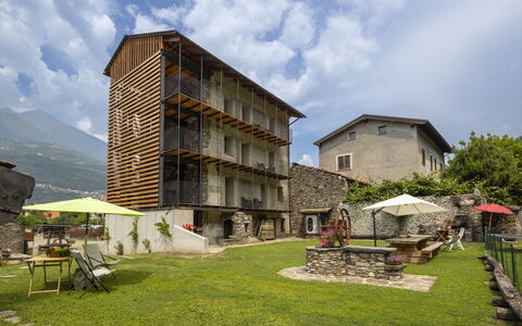 Valtellina 646: Diseño Urbano, Balcón, Cabaña, Pendiente, Yarda, Pueblo De Montaña