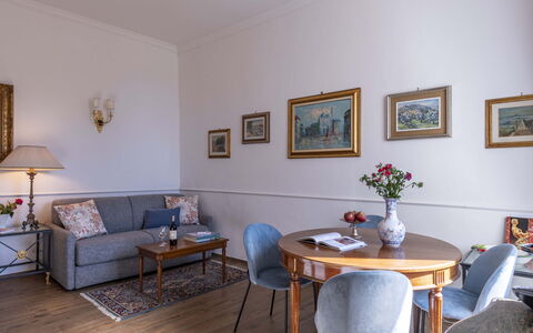 Maison D'Alice: Mueble, Diseño De Interiores, Piso, Madera, Suelo, Marco, Mesa, Habitación, Encendiendo, Sala