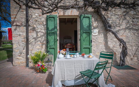 Preseglie Lake Garda: Mueble, Mueble Para Exteriores, Mesa, Mesa Al Aire Libre, Silla, Puerta, Jardín, Primavera, Cocina Y Comedor Mesa, Sombra