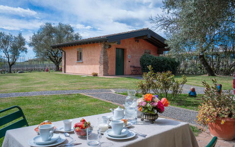 Preseglie Lake Garda: Cabaña, Inmuebles, Jardín, Césped, Casa De Campo, Yarda, Paisajismo, Hacienda, Parque, Edificios Del Jardín