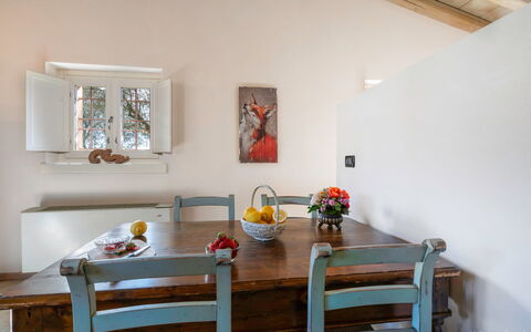 Preseglie Lake Garda: Mueble, Diseño De Interiores, Pared, Piso, Madera, Mesa, Techo, Cocina Y Comedor Mesa, Suelo, Comedor