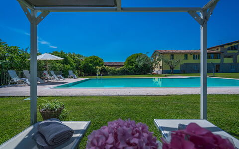 Preseglie Lake Garda: Inmuebles, Piscina, Sombra, Césped, Yarda, Paisajismo, Villa, Patio, Hacienda, Recurso