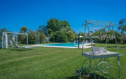 Preseglie Lake Garda: Azul, Árbol, Piscina, Jardín, Sombra, Ocio, Césped, Paisajismo, Recurso, Inmuebles