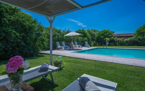 Preseglie Lake Garda: Piscina, Jardín, Sombra, Inmuebles, Paisajismo, Recurso, Mueble Para Exteriores, Césped, Yarda, Hacienda