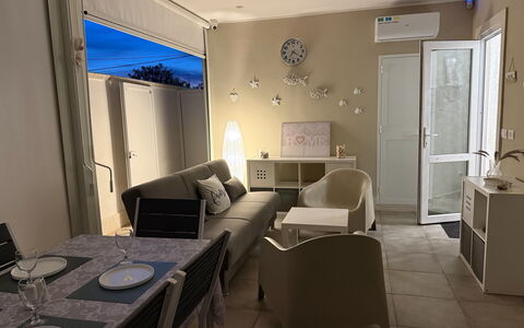Casa Amare: Mueble, Diseño De Interiores, Piso, Suelo, Techo, Habitación, Silla, Encendiendo, Mesa, Sala