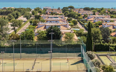 Suite Riviera: Barrio Residencial, Paisaje, Diseño Urbano, Pista De Tenis, Vista Panorámica, Fotografía Aérea, Paisajismo, Suburbio, Inmuebles, Parque