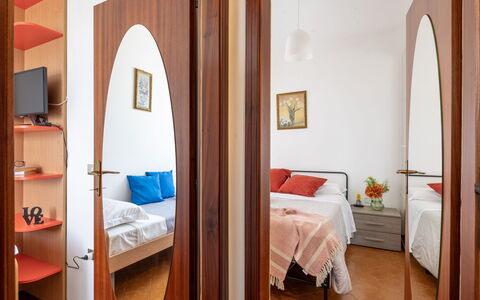 Casa di Lilia: Mueble, Diseño De Interiores, Madera, Suelo, Piso, Habitación, Textil, Habitación, Cama, Encendiendo