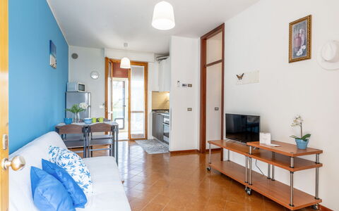 Casa di Lilia: Diseño De Interiores, Piso, Mueble, Suelo, Habitación, Departamento, Techo, Silla, Sala, Manchas De Madera