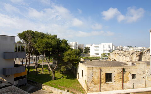 Sweet Dreams Home in Otranto: Pared, Departamento, Barrio Residencial, Diseño Urbano, Condominio, Hormigón, Balcón, Configuración Del Brutalist