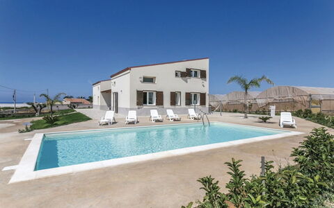 Villa Marzia: Material Compuesto, Inmuebles, Piscina, Sombra, Villa, Hotel, Recurso, Balcón
