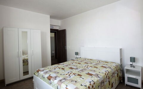 Villa Marzia: Cama, Mueble, Diseño De Interiores, Habitación, Lecho, Sábana, Suelo, Piso, Habitación, Madera