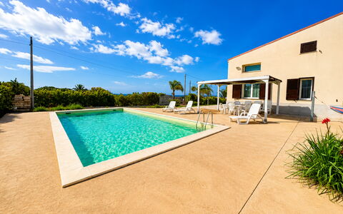 Villa Marzia: Azul, Piscina, Recurso, Sombra, Inmuebles, Eco Hotel, Villa, Hotel, Hacienda