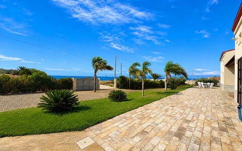 Villa Marzia: Azul, Mar, Oceano, Paisajismo, Losa, Pasarela, Costa, Sombra, Zona Tropical