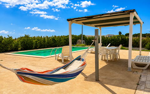 Villa Marzia: Mueble Para Exteriores, Mueble, Sombra, Ocio, Recurso, Silla, Eco Hotel, Estructura Al Aire Libre, Piscina, Pérgola