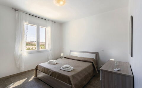 Villa Marzia: Departamento, Madera Dura, Habitación, Cama, Lecho, Suelos De Madera, Marco De La Cama, Tablón