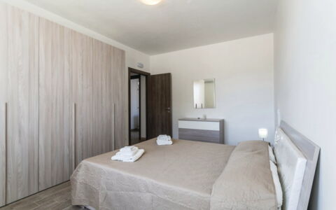 Villa Marzia: Diseño De Interiores, Piso, Madera, Suelo, Cama, Habitación, Mueble, Techo, Habitación, Sábana
