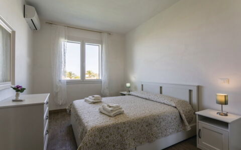 Villa Marzia: Habitación, Departamento, Suelo, Cama, Casa, Mueble, Lecho, Marco De La Cama, Sábana, Habitación